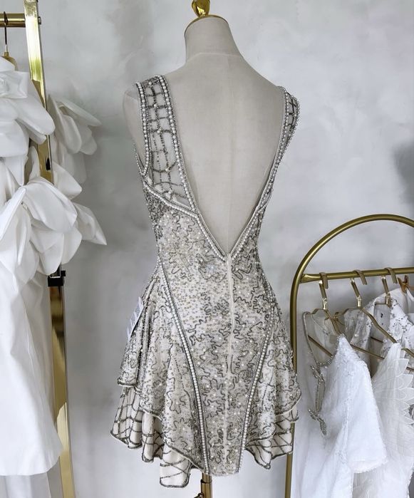 Rochie superba Asos Edition, accesorizata cu perle si pietricele