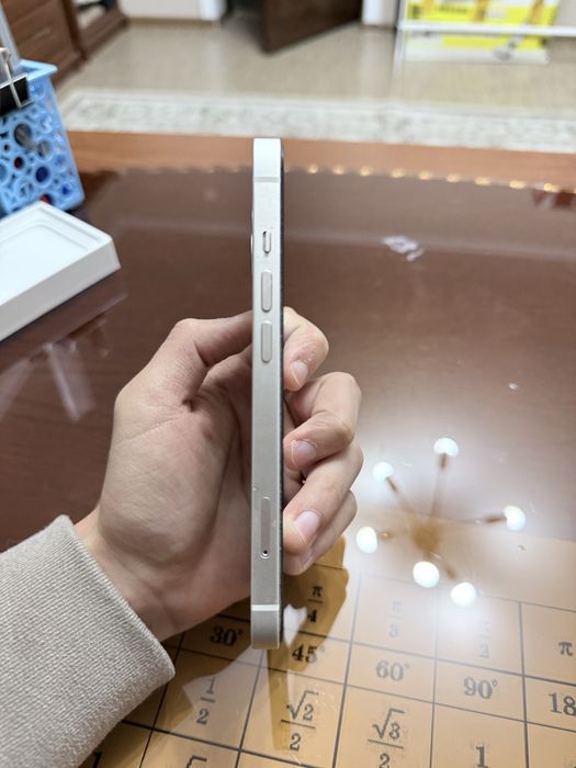 Продам iphone 13