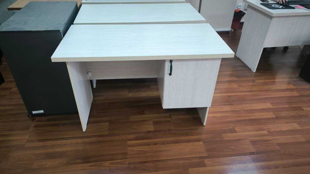 Свои б/у офисные столы, отличное состояние