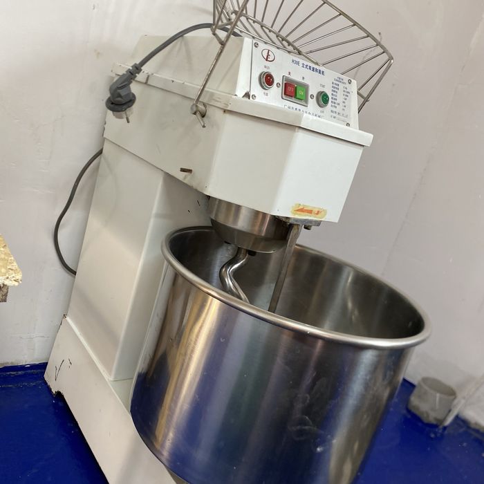 Тестомес 25 кг 220в тоқпен істейді.