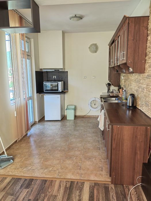 Обзаведен двустаен апартамент- център