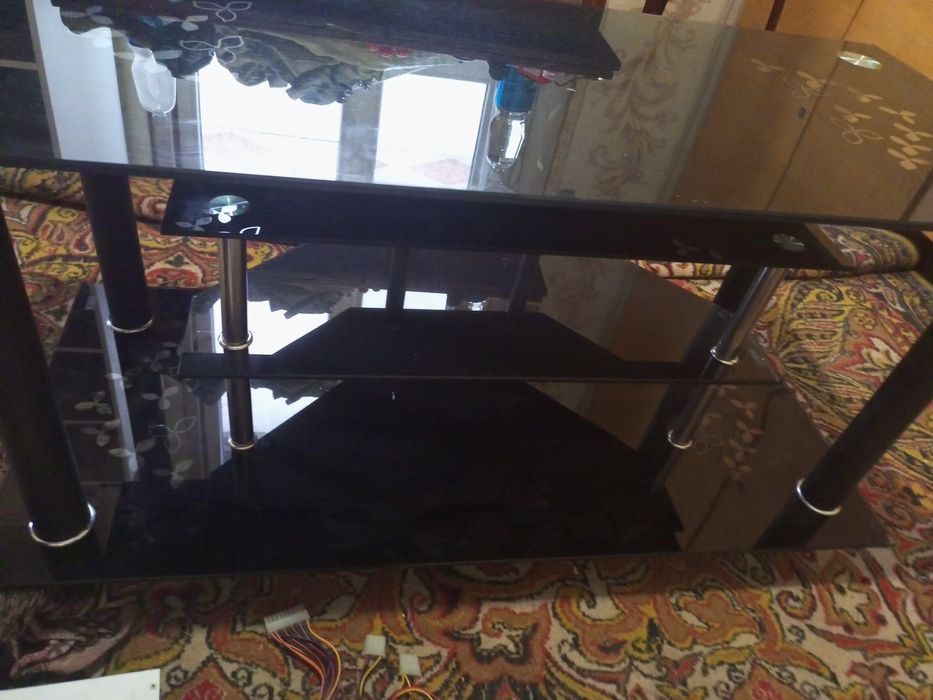 Стеклянная тумбочка