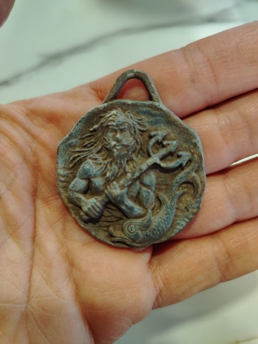 Колекционерски медальон