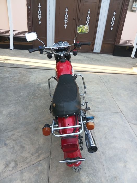 Minsk motosikl sotiladi. Holati yaxshi.150 mator qo'yilgan yangi
