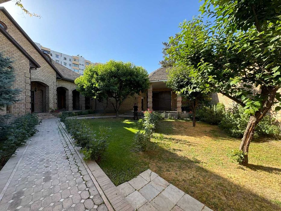 Дом 500 м2 участок 8 соток в центре. Метро Минор М.-Улугбекский (ИТ)