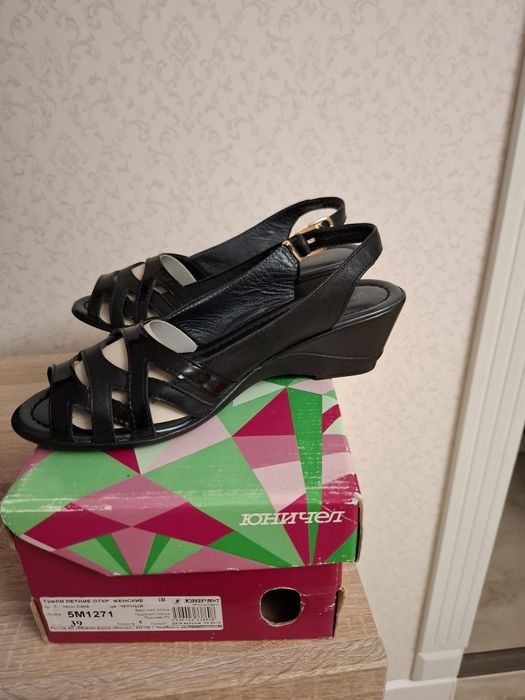 Продам босоножки