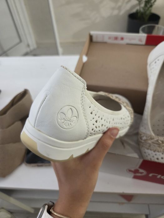 Бели дамски обувки Rieker