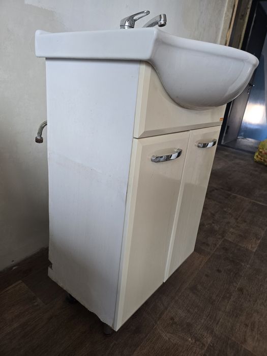 Раковина с тумбой