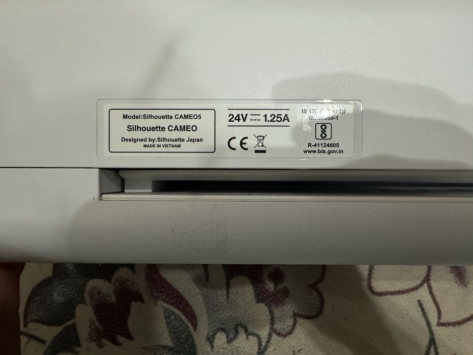 Продам режущий плоттер Silhouette Cameo 5