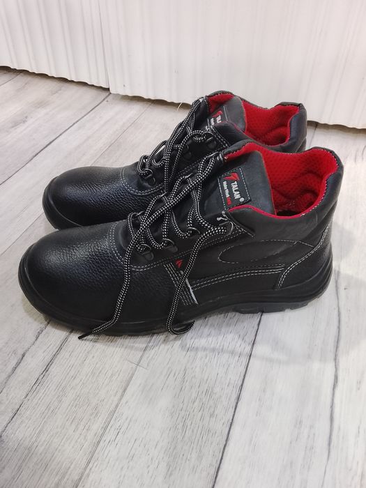 Ботинка 43 размер сатылады