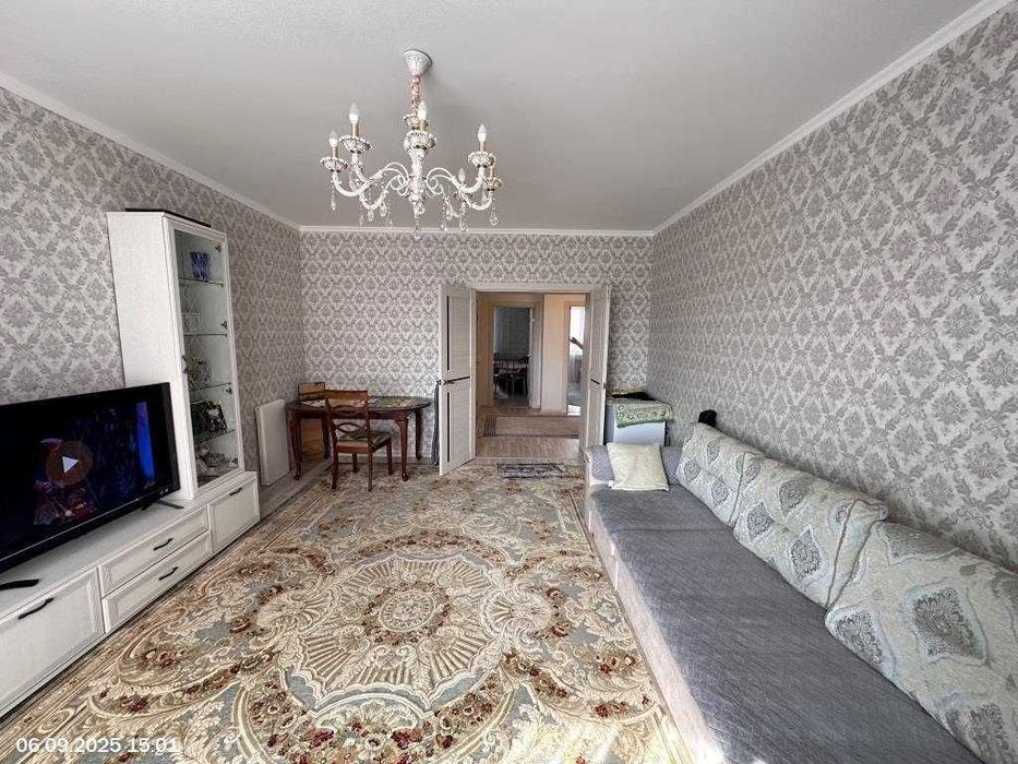 2-комн. квартира, 72.7м², 8-й микрорайон.