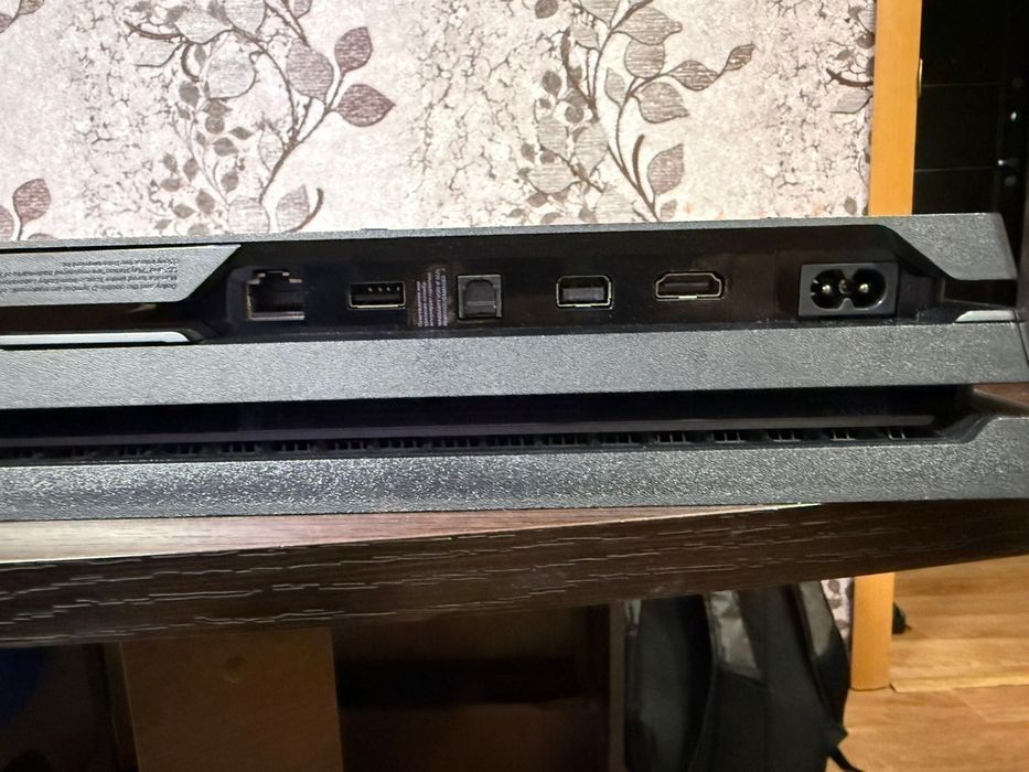 Продаю Sony PlayStaition 4pro 1TB