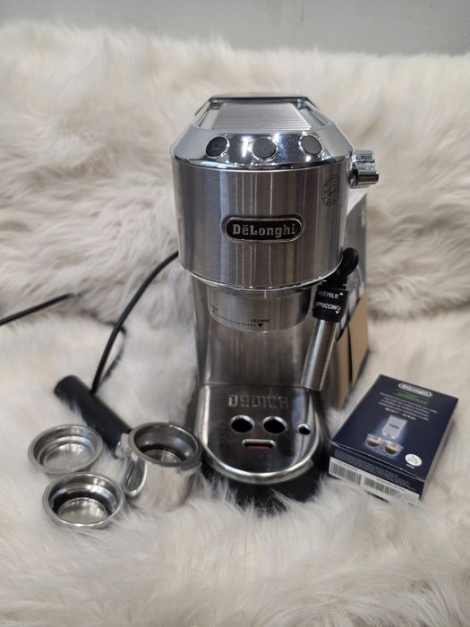 Кафемашина DELONGHI DEDICA STYLE EC685.M 1100.00 ml, 15.00 bar, СИВ