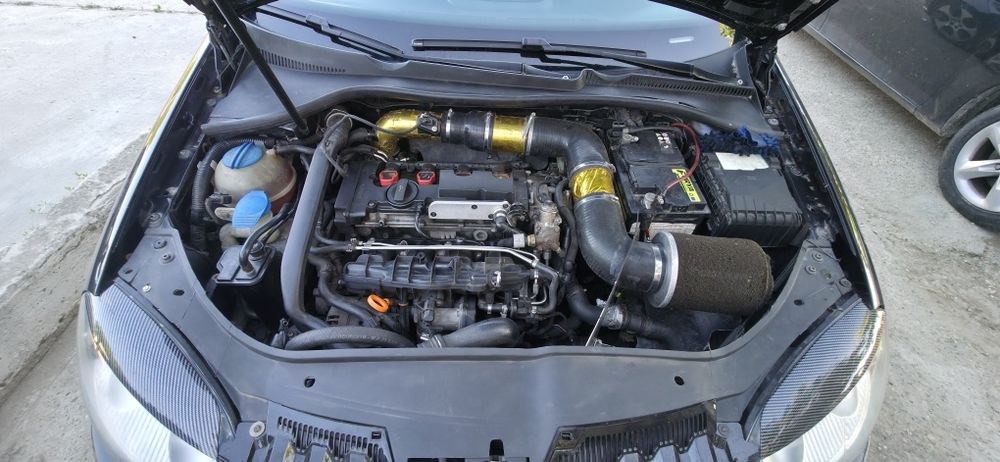 Vând golf 5 GTI .