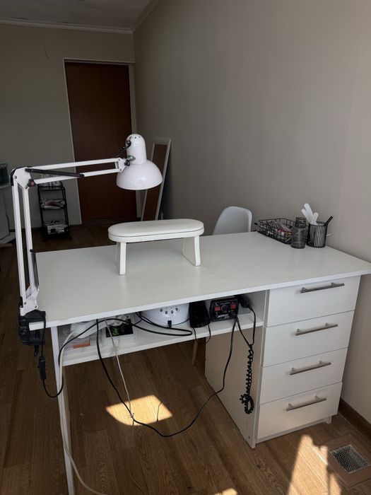 Продам маникюрный стол