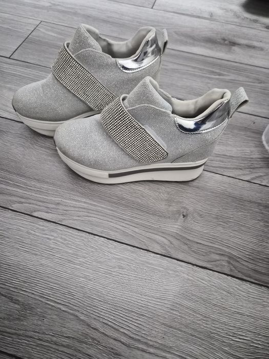 Обувки на платформа