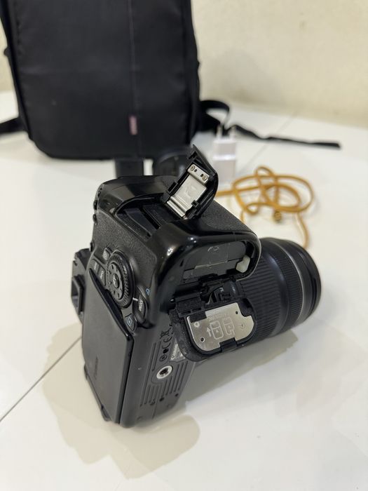 CANON 60D + 18-135mm