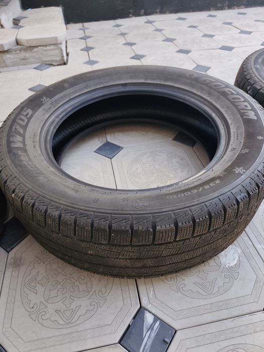 Зимные шины гоформ 235/60R18