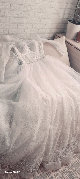 Продам недорого свадебное платье.
