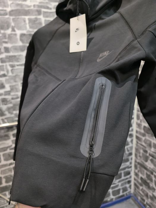 Nike Tech детски екипи намалени с 30%