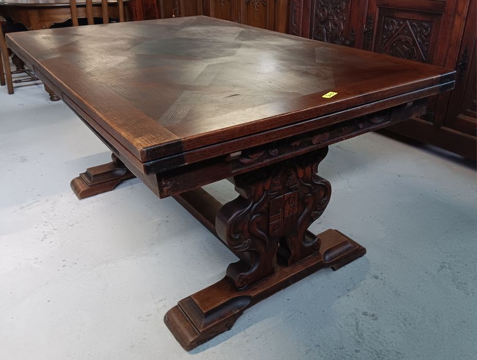 Антикварен комплект - бюфет, разтегателна маса и шест стола