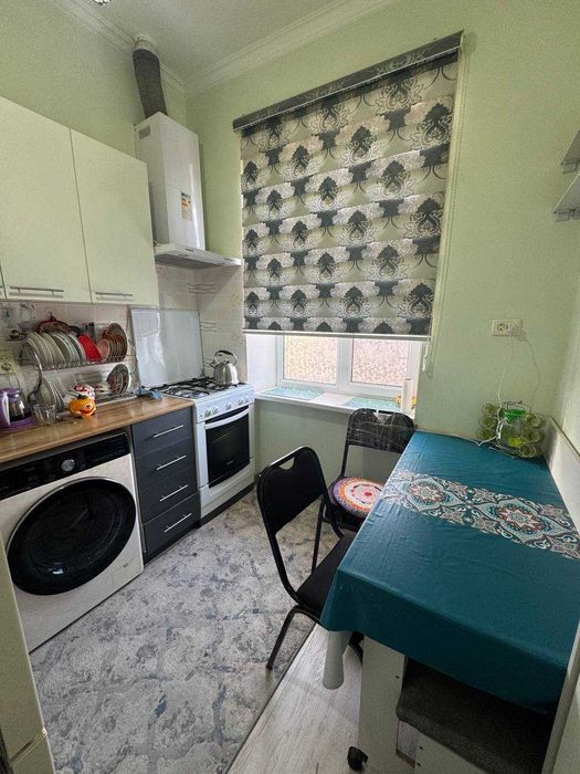 Продается 2-х комнатная в центре Чирчика