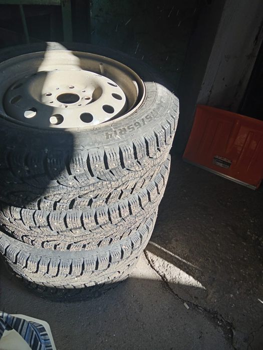 Продам комплект зимней резины R14