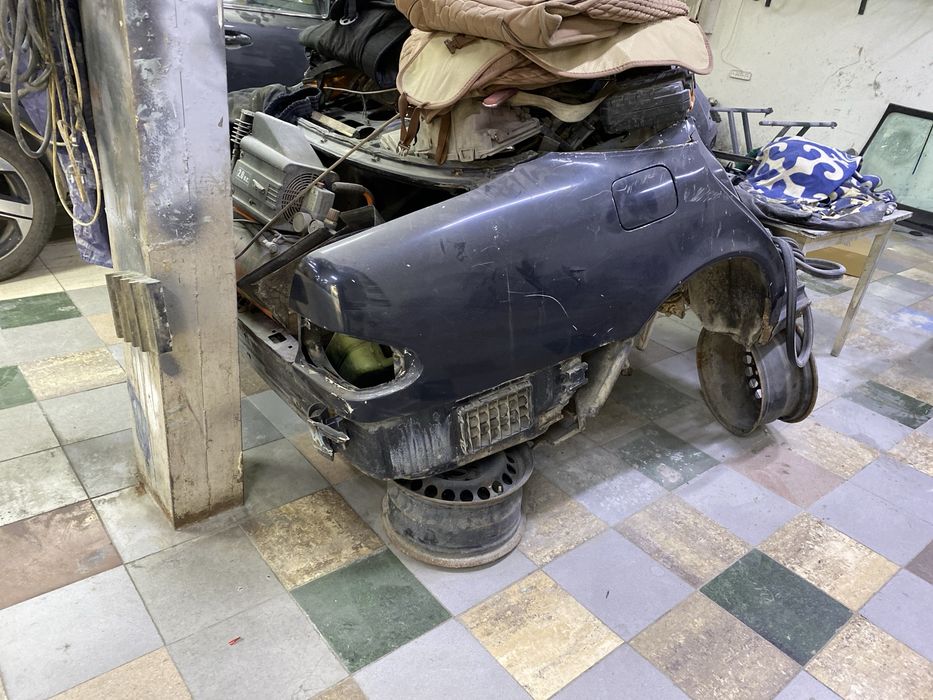 Крыло крыля 210 мерседес в хорошем состояний
