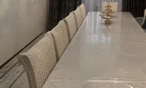 Стол и стулья для гостиной