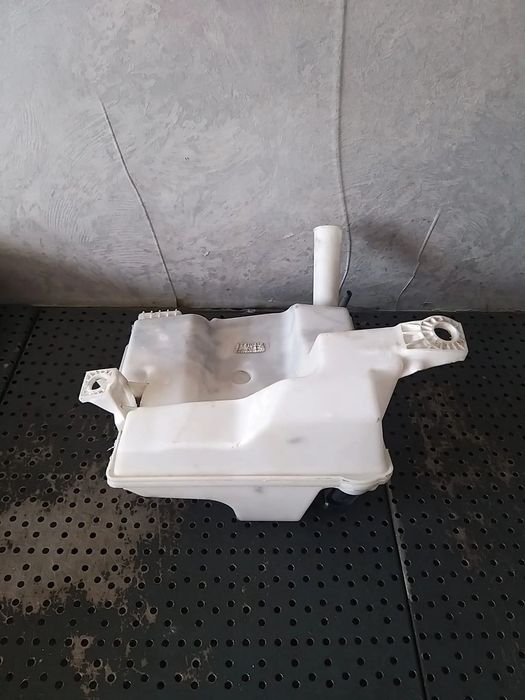 Vas lichid parbriz ford focus 3 bv6117b613a bv6117b613b