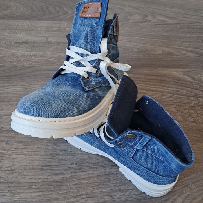 Спортивная обувь