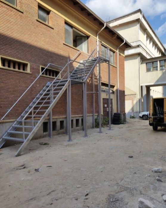 Scari metalice de exterior