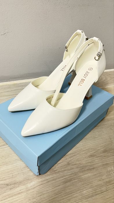 Стильные новые туфли 38 размера