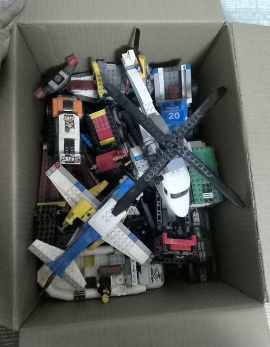 Продам конструктор Лего собранные модели