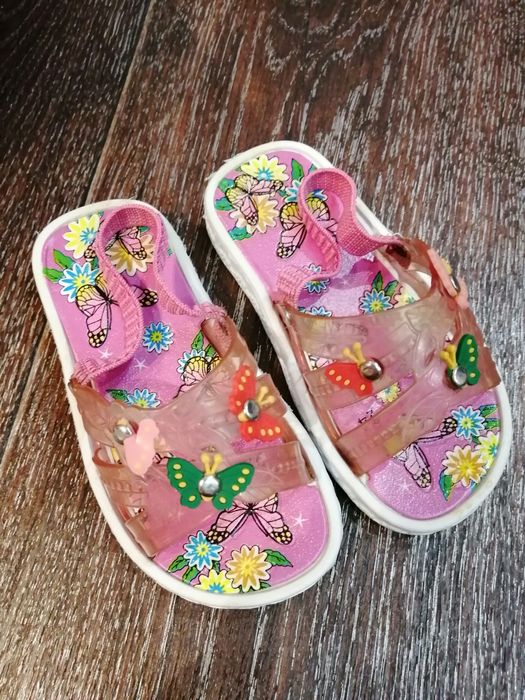 Продам обувь на девочку