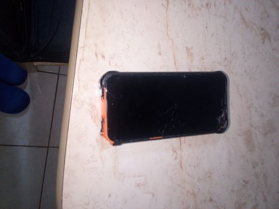 Telefon pentru piese.