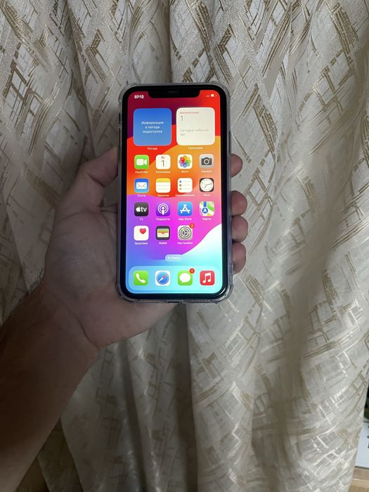 Продам телефон Айфон 11