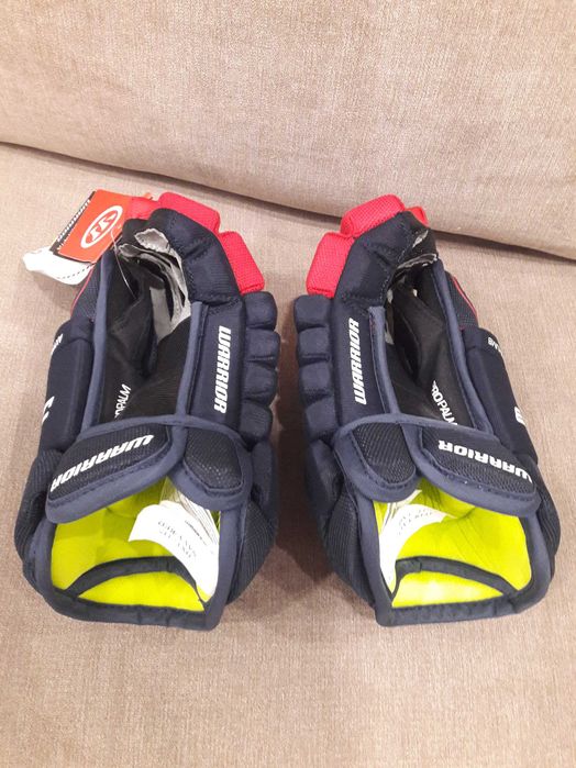 Перчатки хоккейные