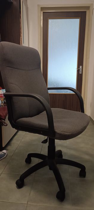 Scaun birou culoare  gri închis capitonat material textil