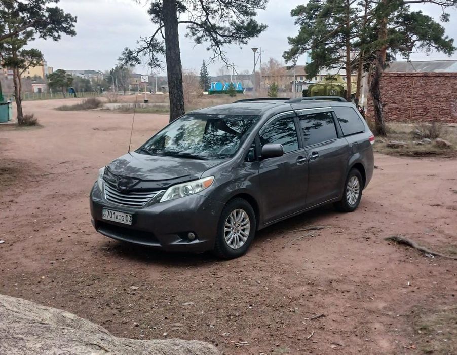 Тайота сиенна 2013