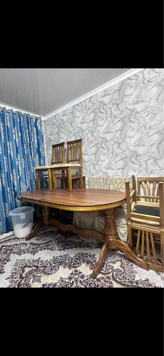 Срочно продам стол с стульями