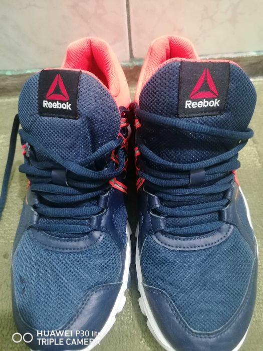 Adidași mărimea 42