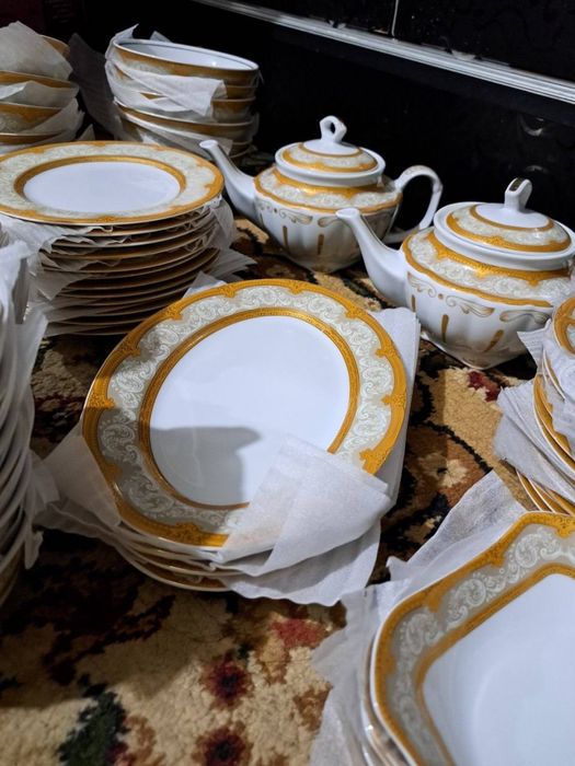 12 kishilik chinni nabor 60 ta predmetlik. ishlatilmagan karobka