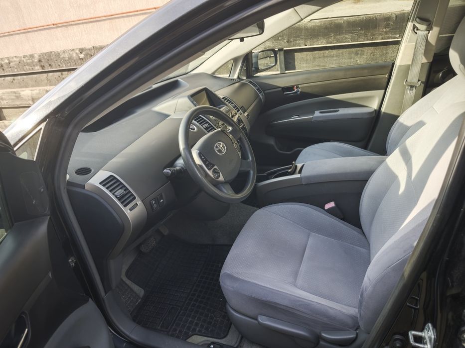 Toyota prius generația  II