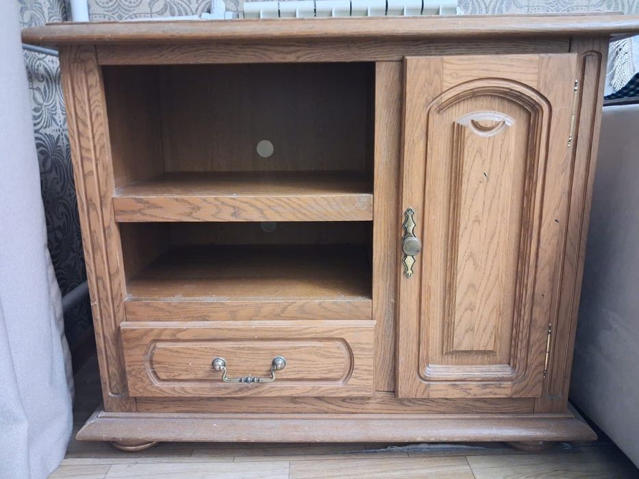 продаю шкаф и тумбочку