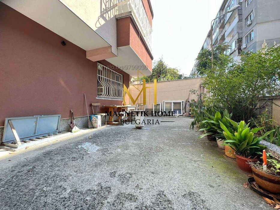 Уютен двустаен апартамент с дворна площадка до морската в ж.к. Лазур