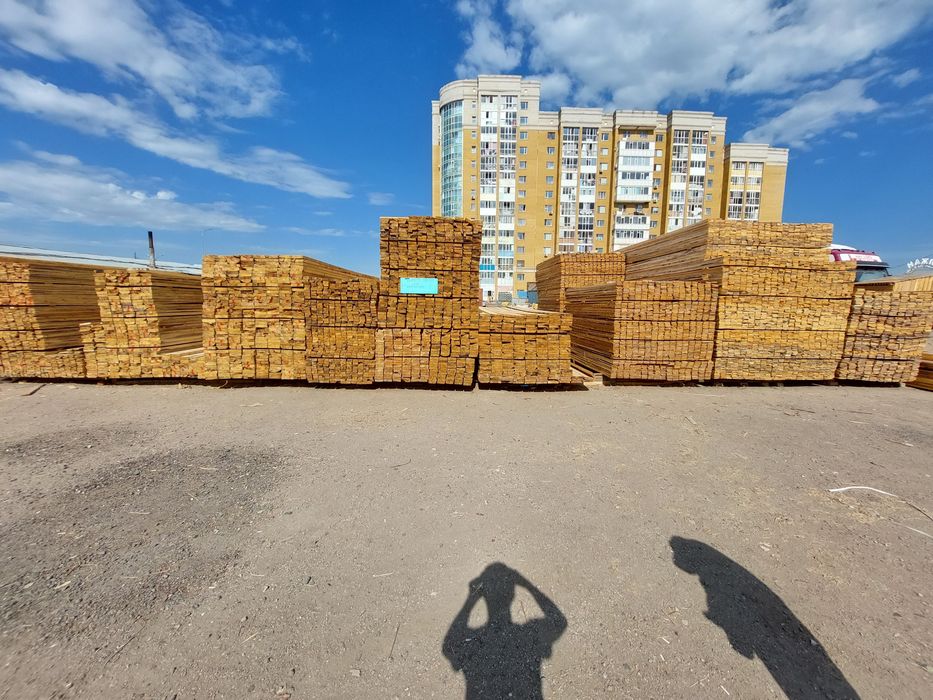 Доски брус стропила