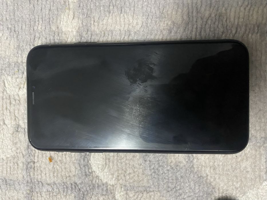 Продам айфон xr.