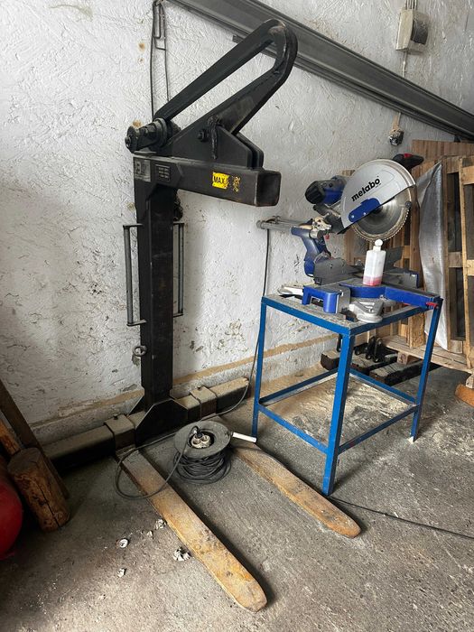 Furca macara camion 2200kg.  Pret 2800 lei negociabil.