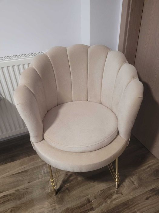 Masa de machiaj cu scaun